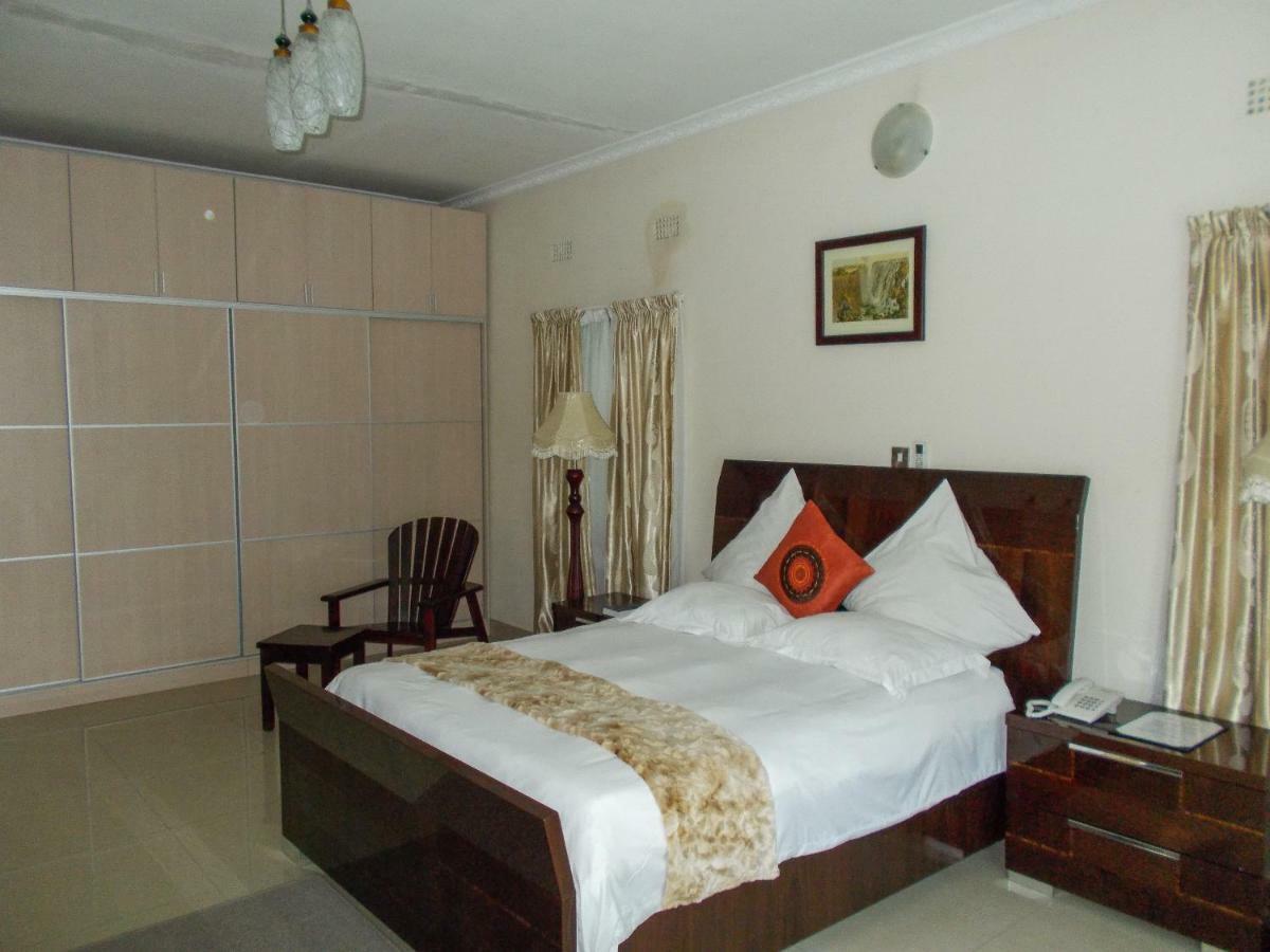 Waterfalls Hotel ลุซากา ภายนอก รูปภาพ