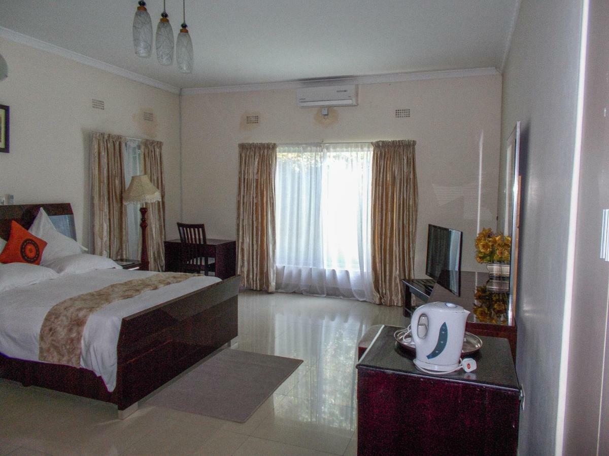 Waterfalls Hotel ลุซากา ภายนอก รูปภาพ