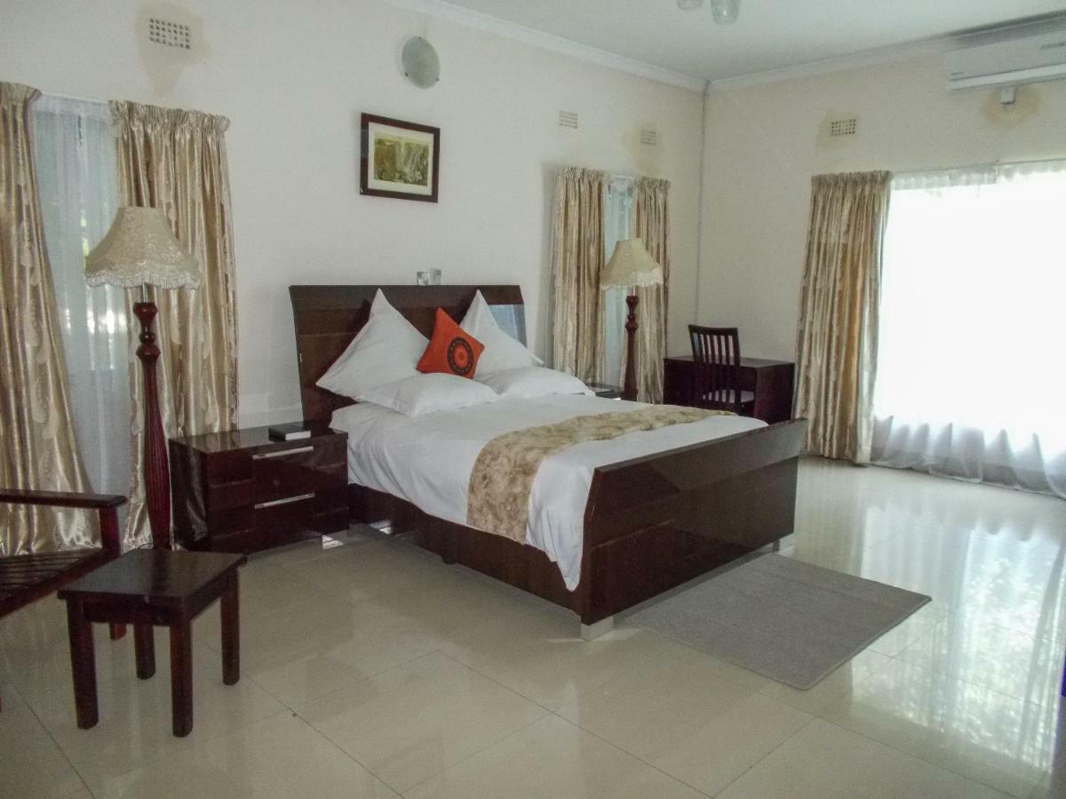 Waterfalls Hotel ลุซากา ภายนอก รูปภาพ